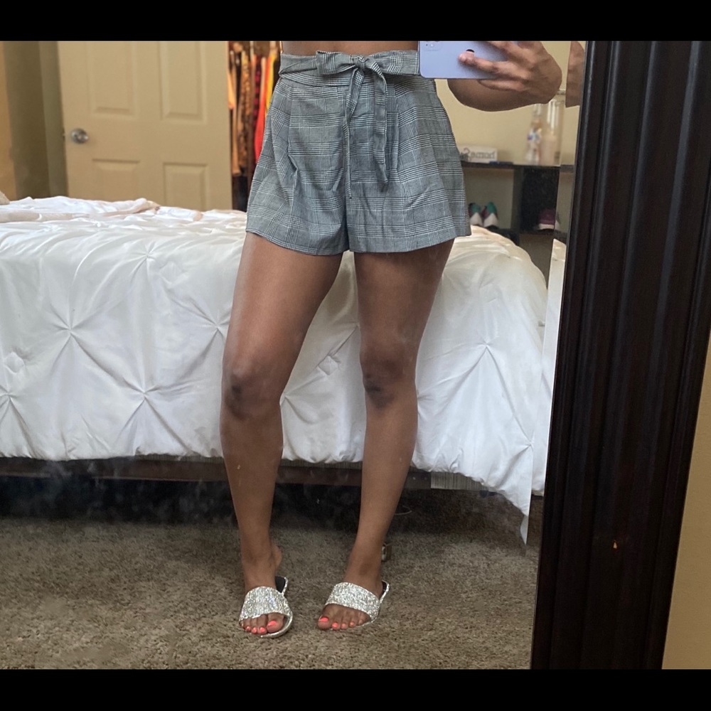 Loose plaid shorts